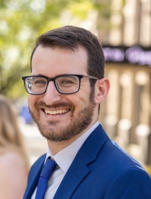 Zach Cohen headshot